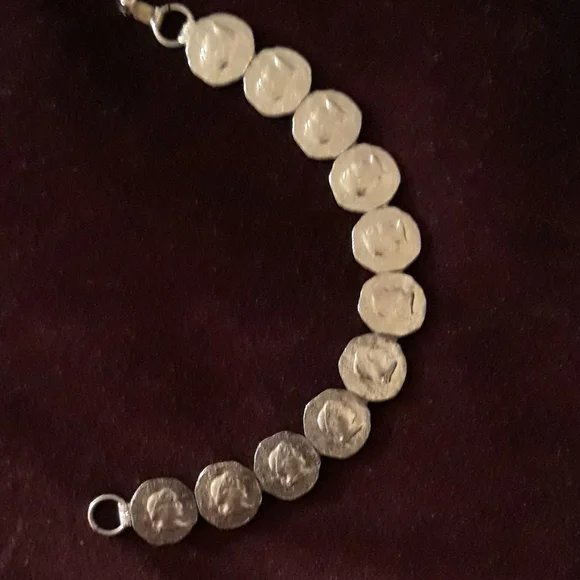 Bracelet..7.5inches..Silver Toned - Picture 7 of 12